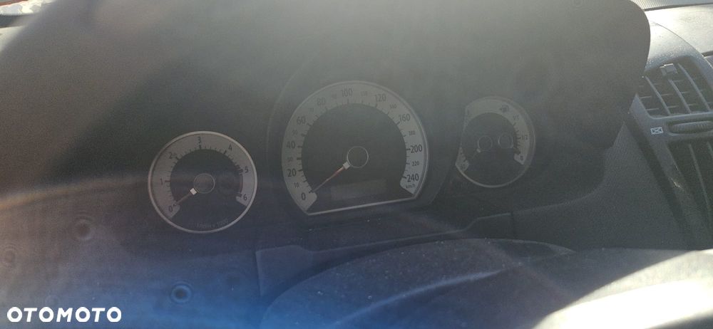 KIA CEED I SW 06-09 1.6 CRDI - RAMKA RADIA NAWIEWU - 24