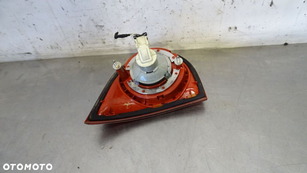 LAMPA PRAWA TYLNA W KLAPIE VOLKSWAGEN GOLF V 1.9TDI 1K6945094G - 5