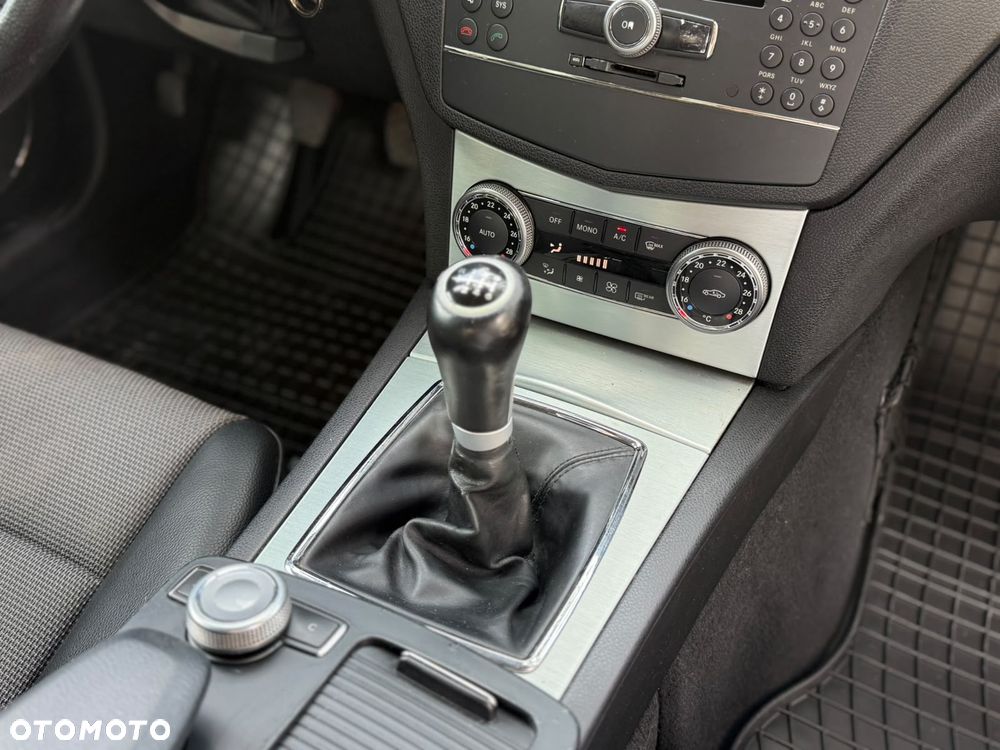 Mercedes-Benz Klasa C 220 CDI DPF Avantgarde - 17
