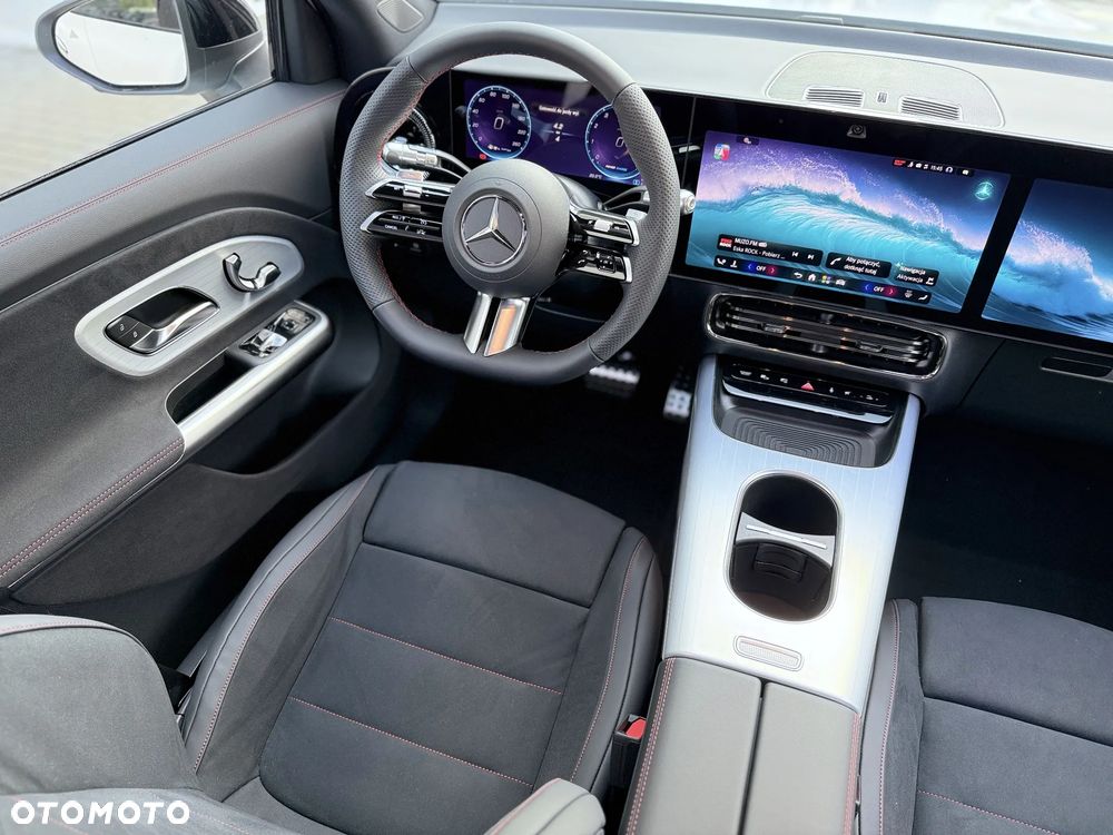 Mercedes-Benz GLB - 12