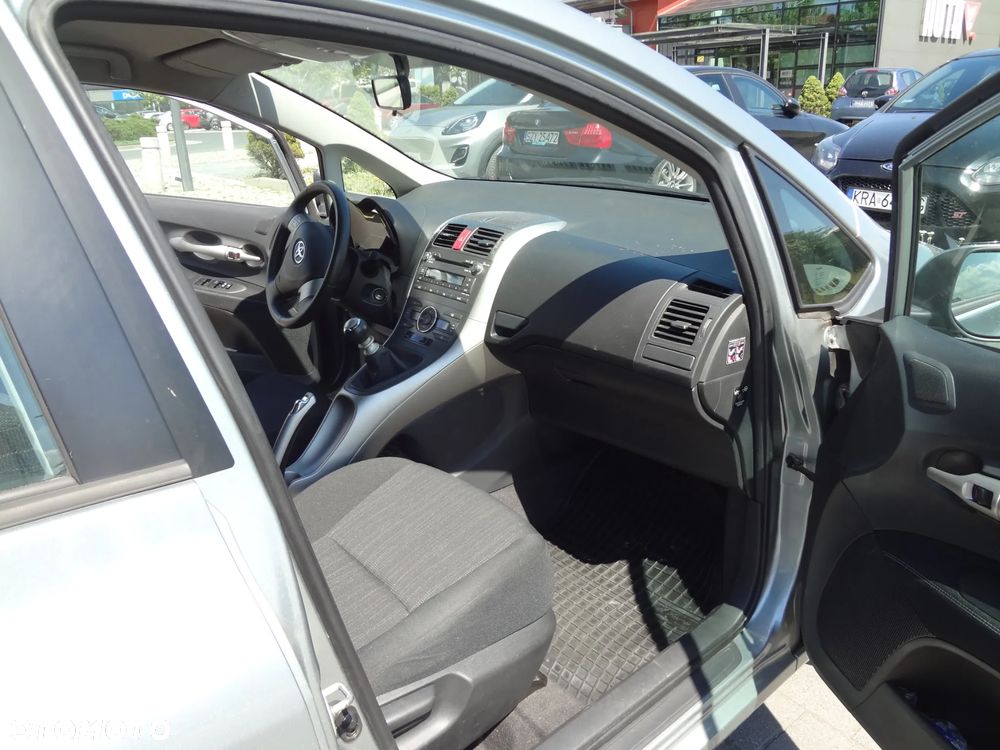 Toyota Auris 1.33 VVT-i 2010 - 9
