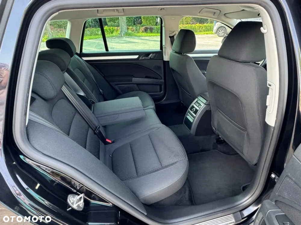 Skoda Superb Combi 2.0 TDI DSG Elegance - 25