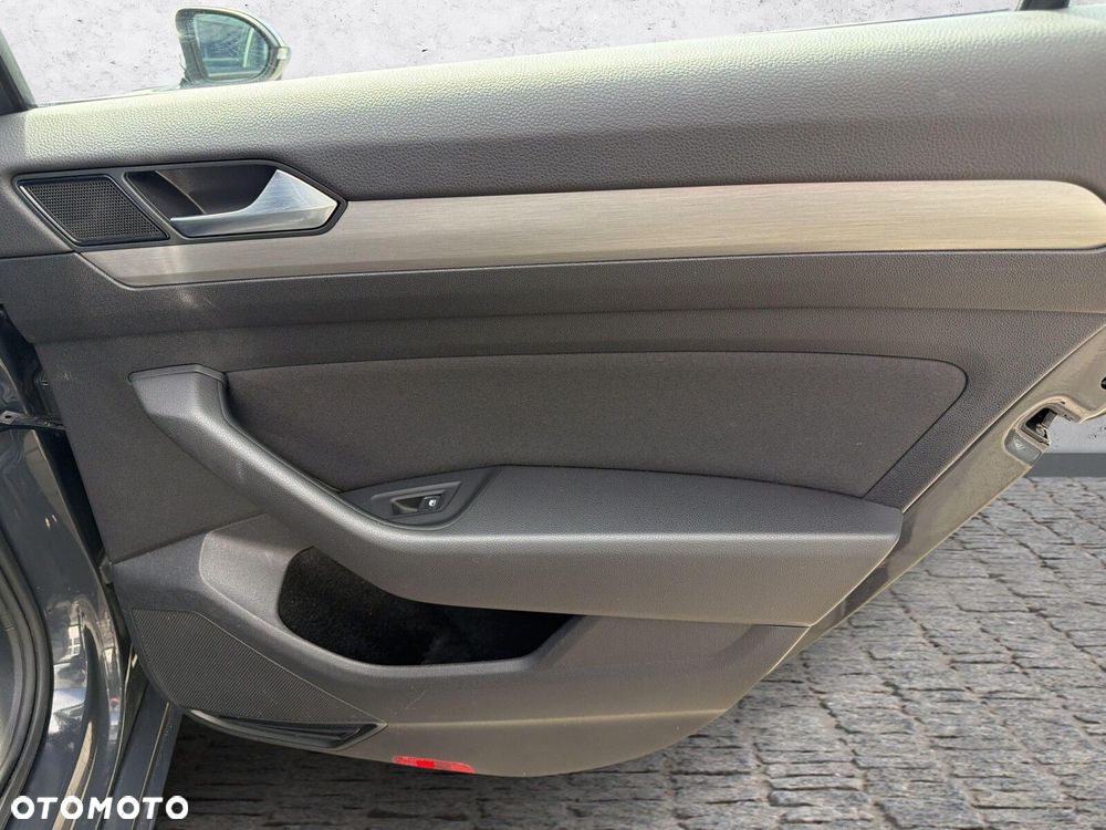 Volkswagen Passat 2.0 TDI SCR Trendline - 37