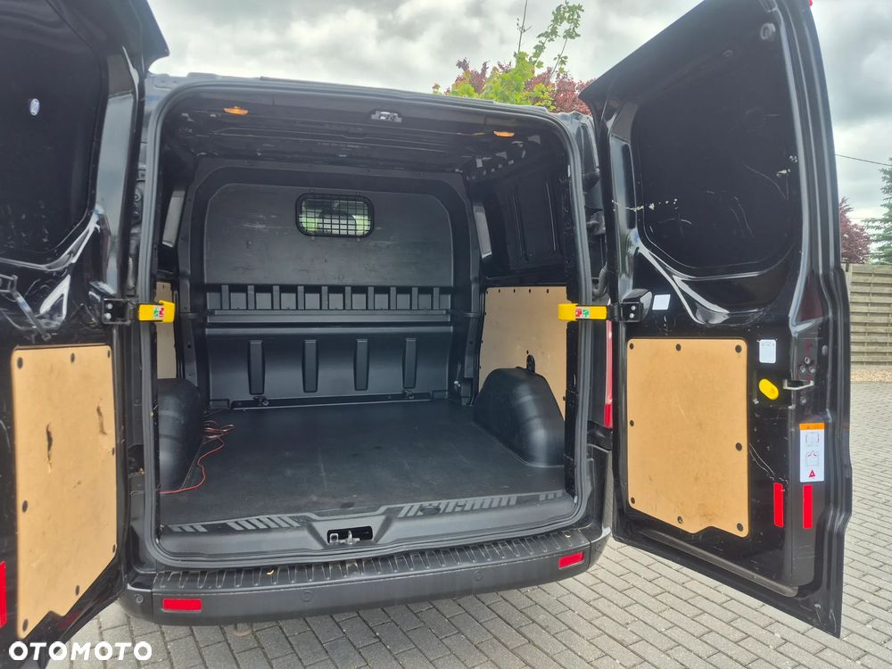 Ford Transit Custom 290 L2H1 Limited - 17