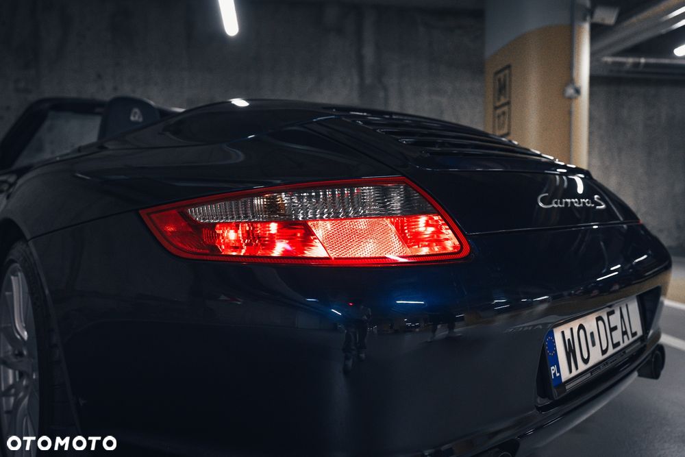 Porsche 911 Carrera S - 4