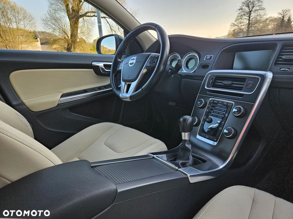 Volvo V60 D4 Momentum - 26