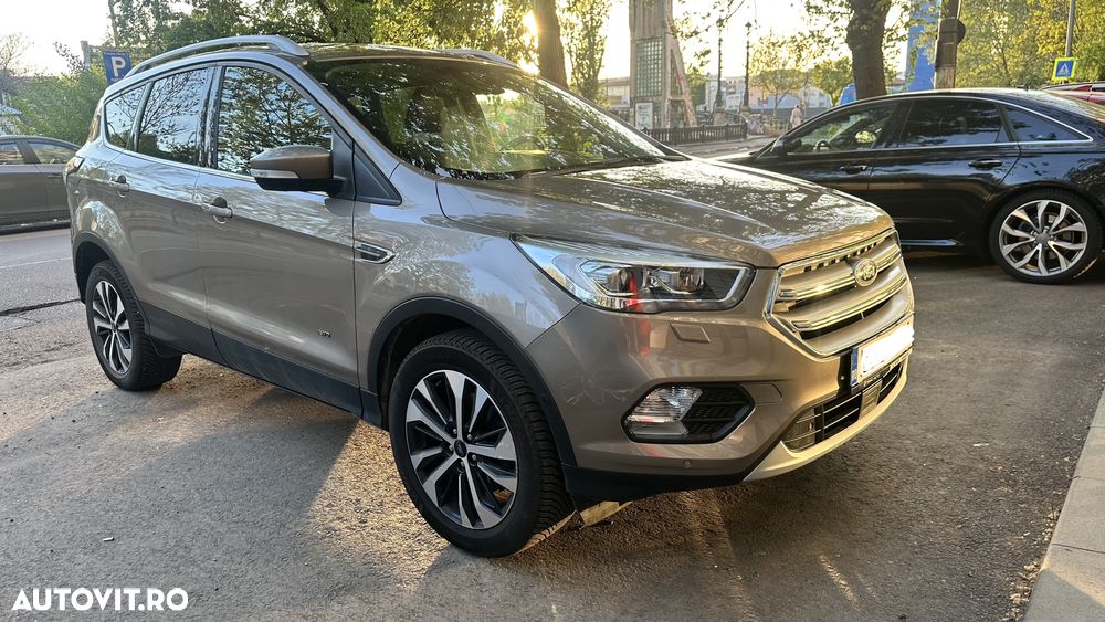 Ford Kuga - 1