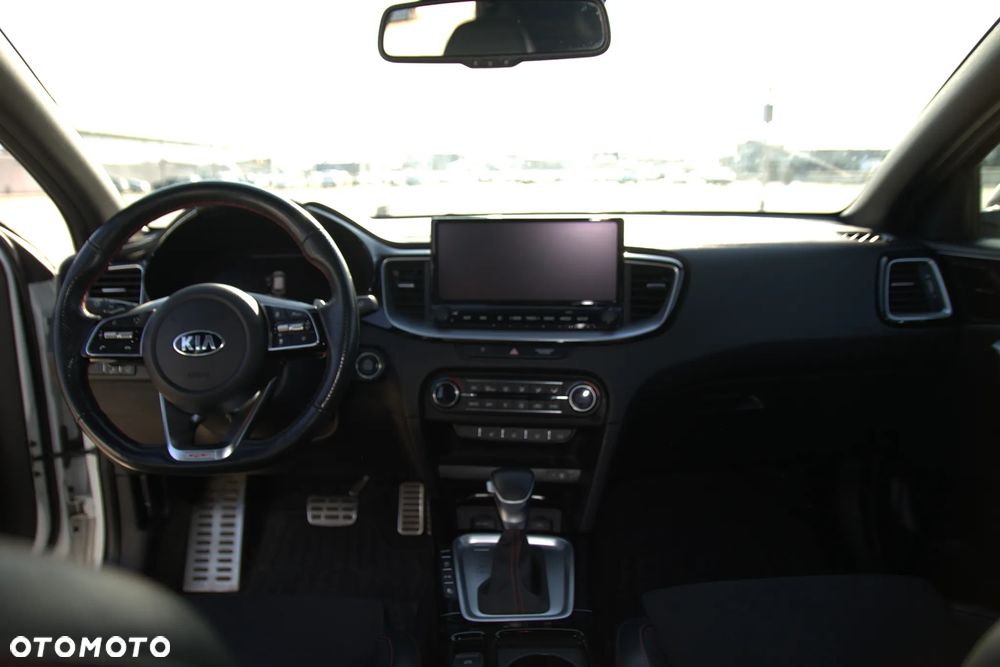 Kia ProCeed 1.6 T-GDI GT DCT - 11