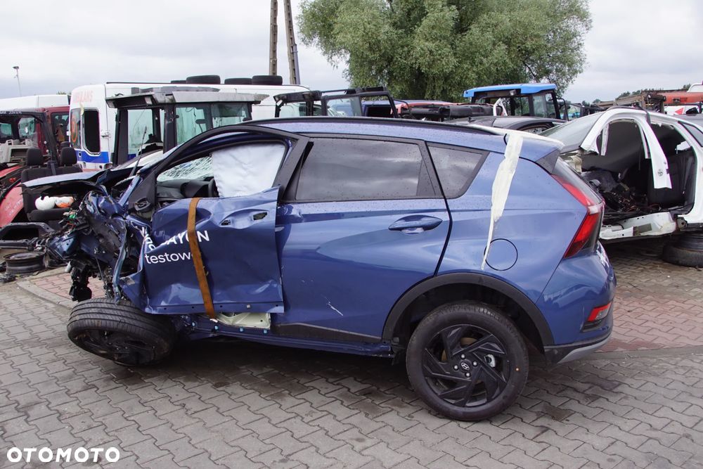 Auto na części - Hyundai Bayon Lift 1.0 T-GDI 90 KM G3LE D7GF1 UC3 2026R Silnik Skrzynia Drzwi Błotnik Klapa Zderzak Lampa Lusterko Klamka Szyba Deska Kokpit Sterownik Moduł Czujnik Licznik Wyświetlacz Panel Kierownica - 3