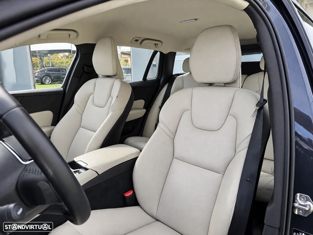 Volvo V60 2.0 T8 AWD TE Momentum Plus - 16