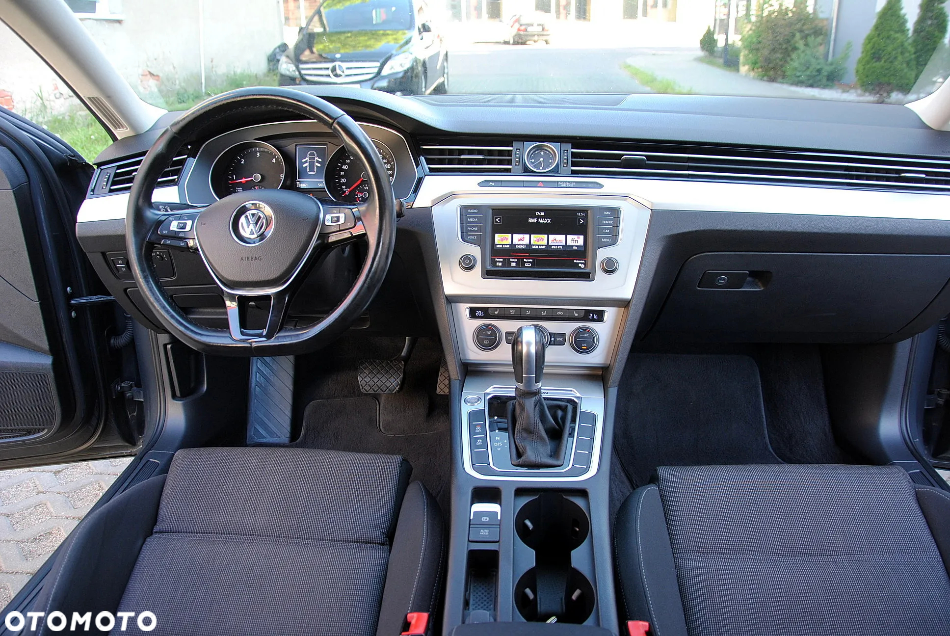 Volkswagen Passat Variant 2.0 TDI SCR 4Motion DSG Comfortline - 13