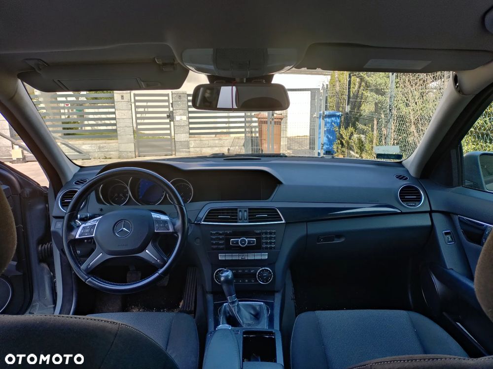 Mercedes-Benz Klasa C 220 CDI BlueEff Edition Classic - 11