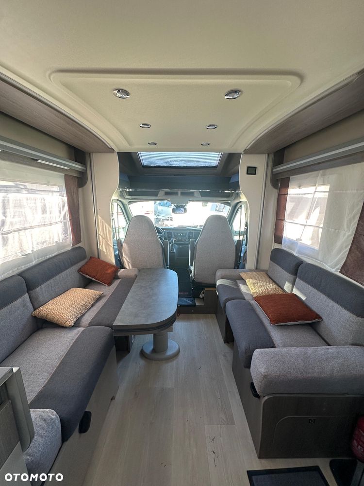 Ford CHAUSSON 720 Titanium Premium - 11