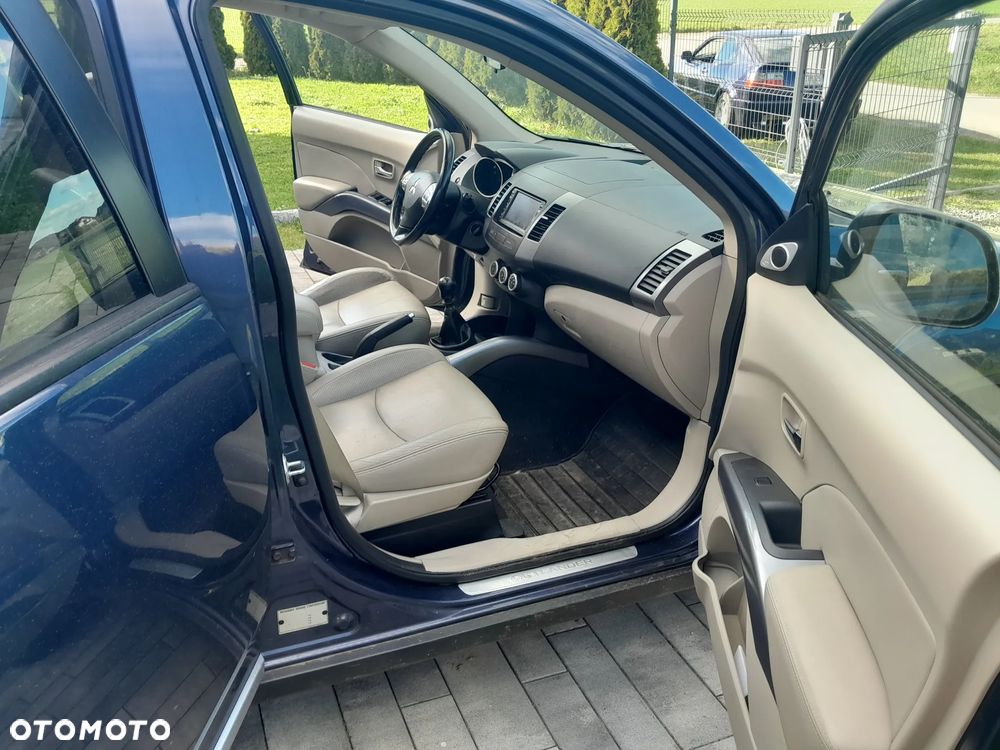 Mitsubishi Outlander 2.0 DI-D 4WD Instyle - 15