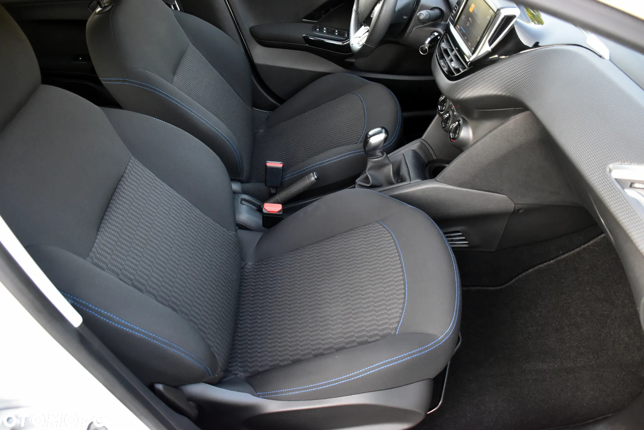 Peugeot 208 - 23