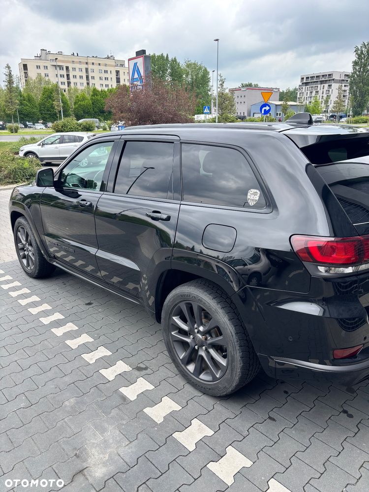 Jeep Grand Cherokee - 12