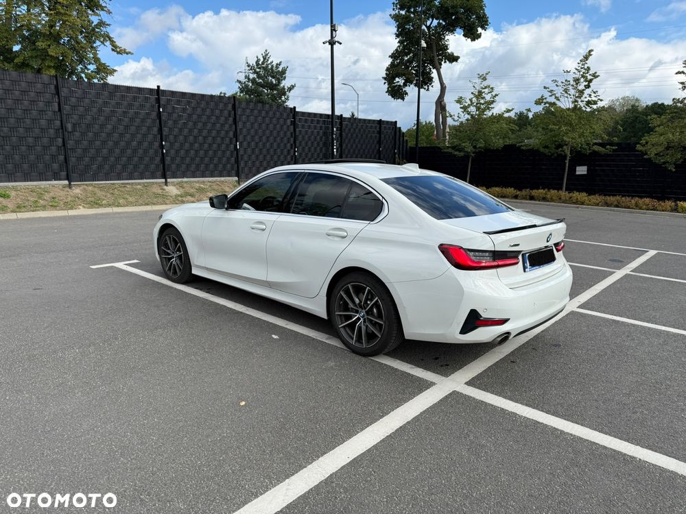 BMW Seria 3 330i xDrive Sport Line - 4