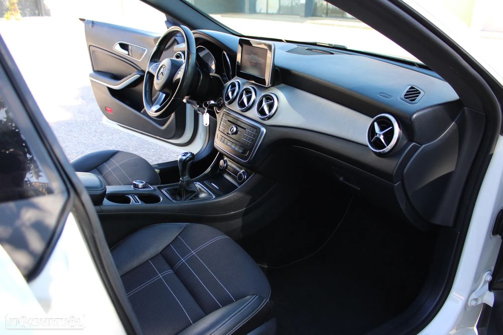 Mercedes-Benz CLA 200 d Shooting Brake Urban - 11