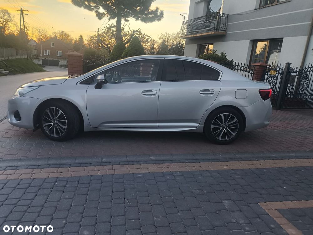 Toyota Avensis 2.0 D-4D Premium - 2