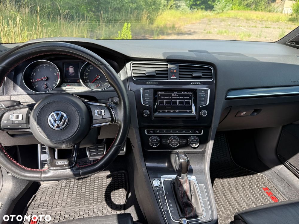 Volkswagen Golf - 26