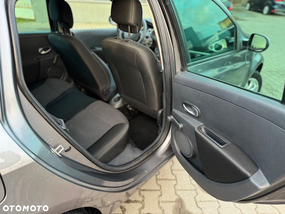 Renault Clio 1.2 16V 75 Expression - 17