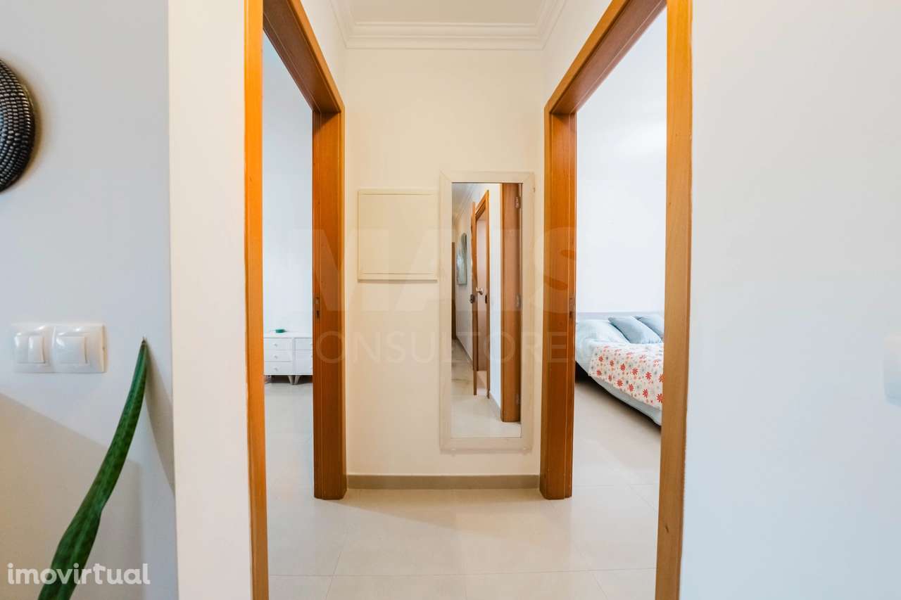 Apartamento T2 no Centro com Garagem e Estacionamento - Grande imagem: 4/24