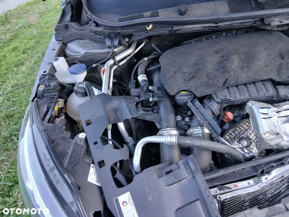 Peugeot 308 - 8