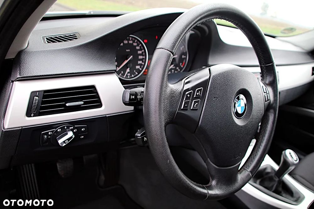 BMW Seria 3 318i - 27