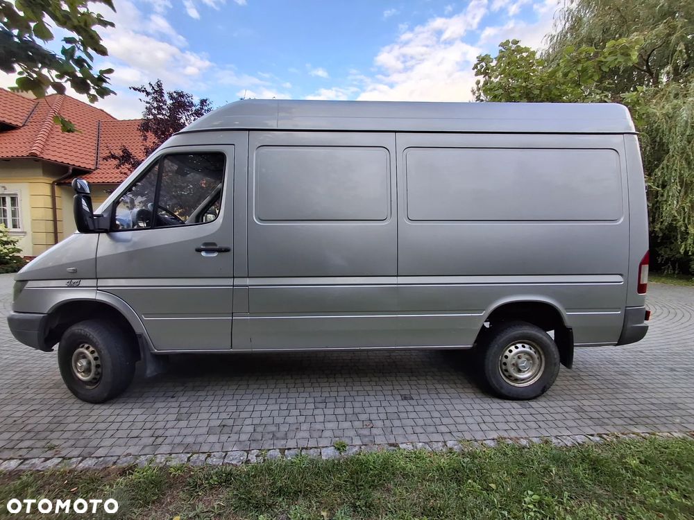 Mercedes-Benz Sprinter - 2