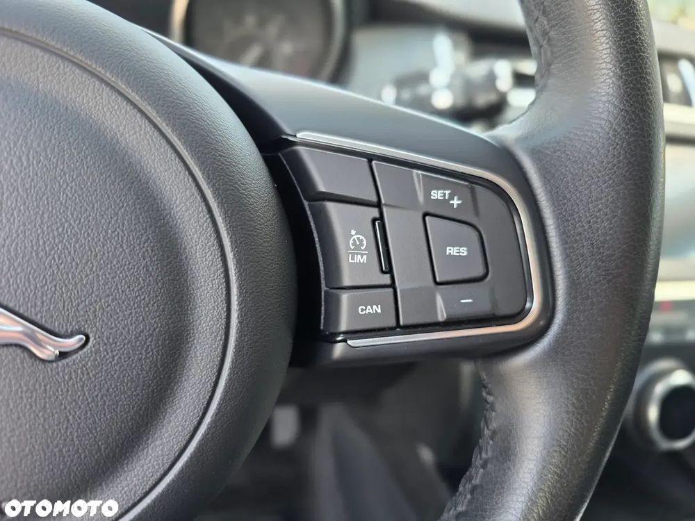 Jaguar E-Pace 2.0 i4P AWD R-Dynamic SE - 21