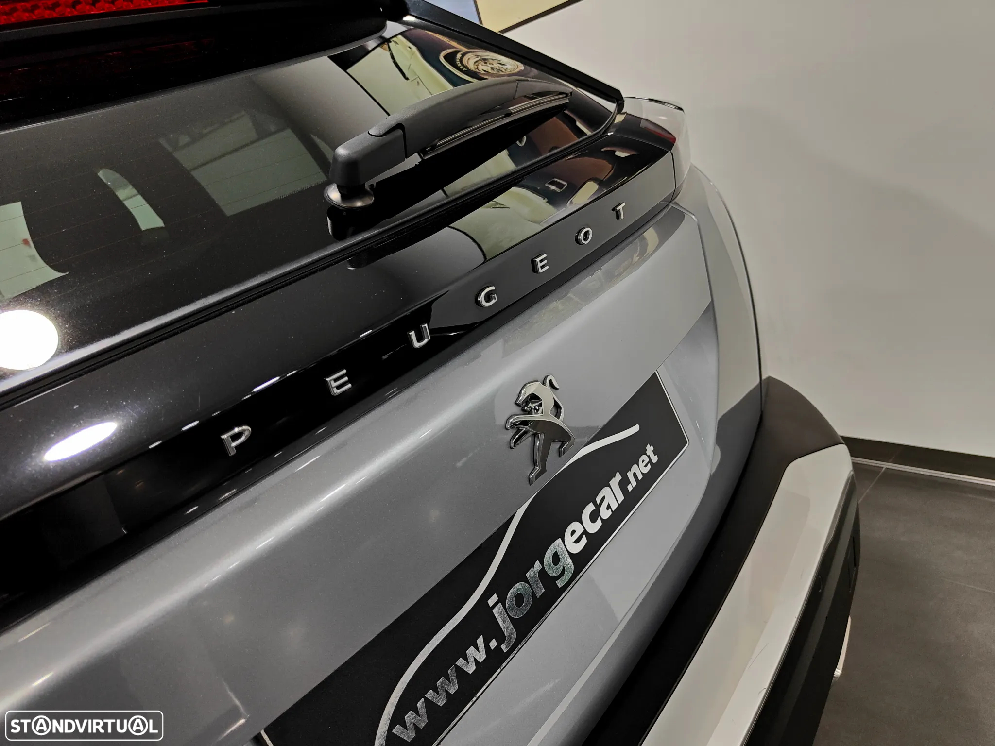 Peugeot 2008 1.2 PureTech Allure EAT8 - 19