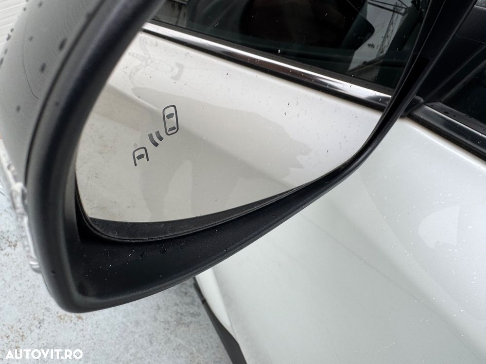 Toyota C-HR 1.8 HSD 122 CP 4x2 CVT C-lassy bi-tone - 12
