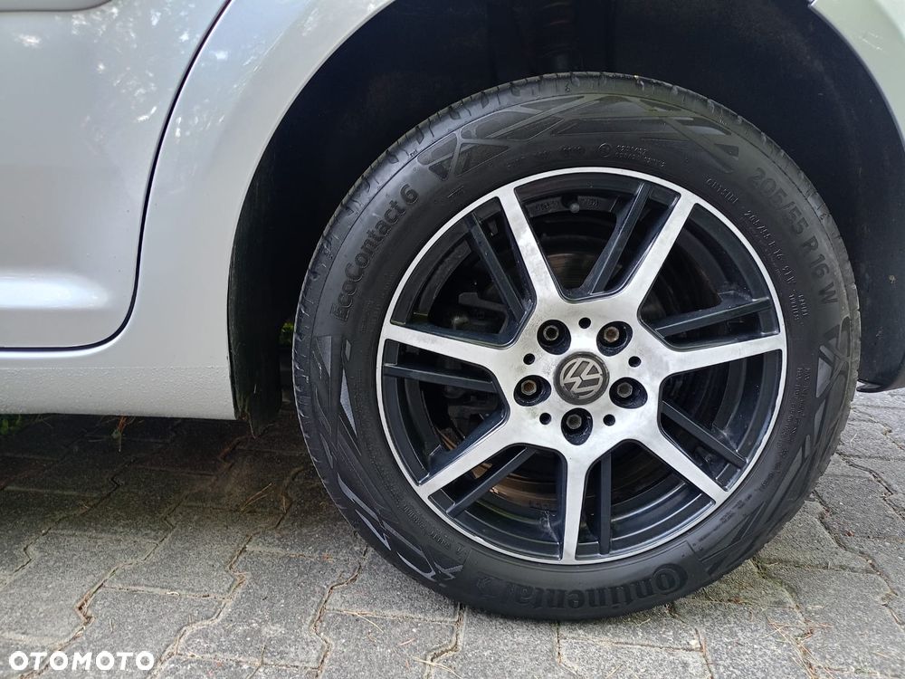Volkswagen Touran - 11