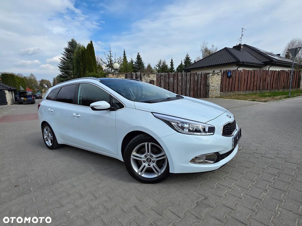 Kia Ceed 1.6 GDI Fifa World Cup Edition - 12