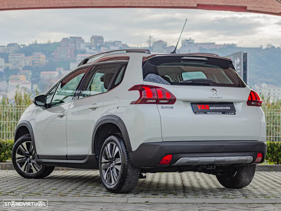 Peugeot 2008 1.2 PureTech Allure EAT6 - 8