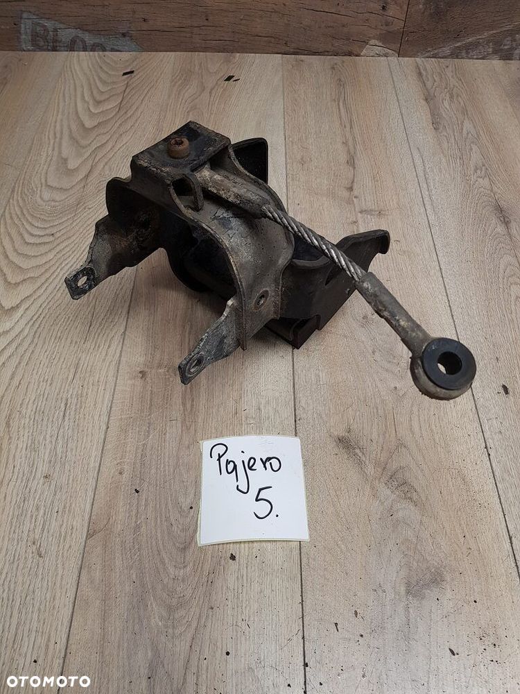 Łapa poduszka skrzyni Mitsubishi Pajero III 3,2 DID - 1