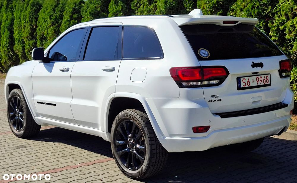 Jeep Grand Cherokee - 26
