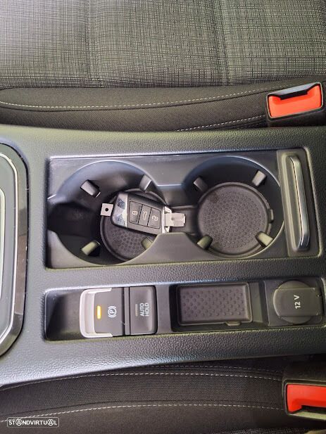 VW Passat Variant 2.0 TDi Business DSG - 32