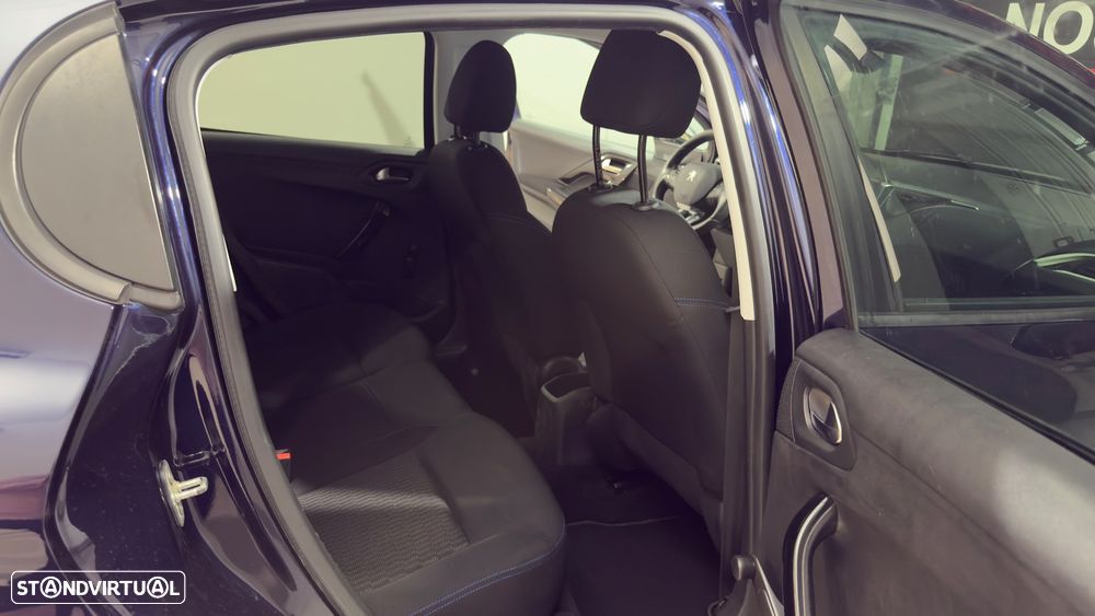 Peugeot 208 82 VTI Style - 14