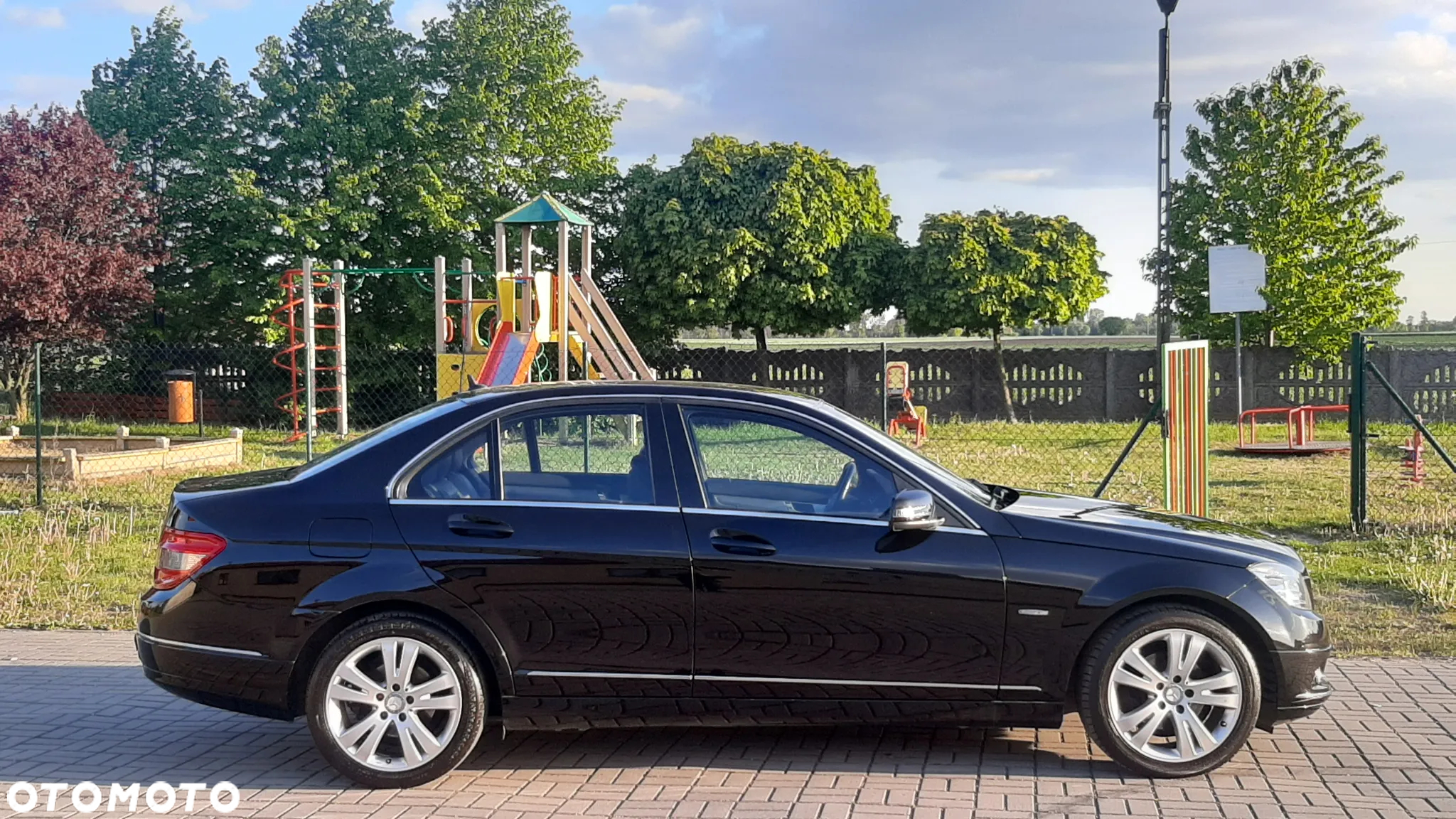 Mercedes-Benz Klasa C 180 CGI BlueEff Avantgarde - 12