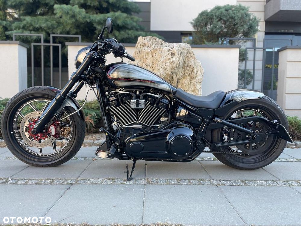Harley-Davidson Softail Breakout - 1