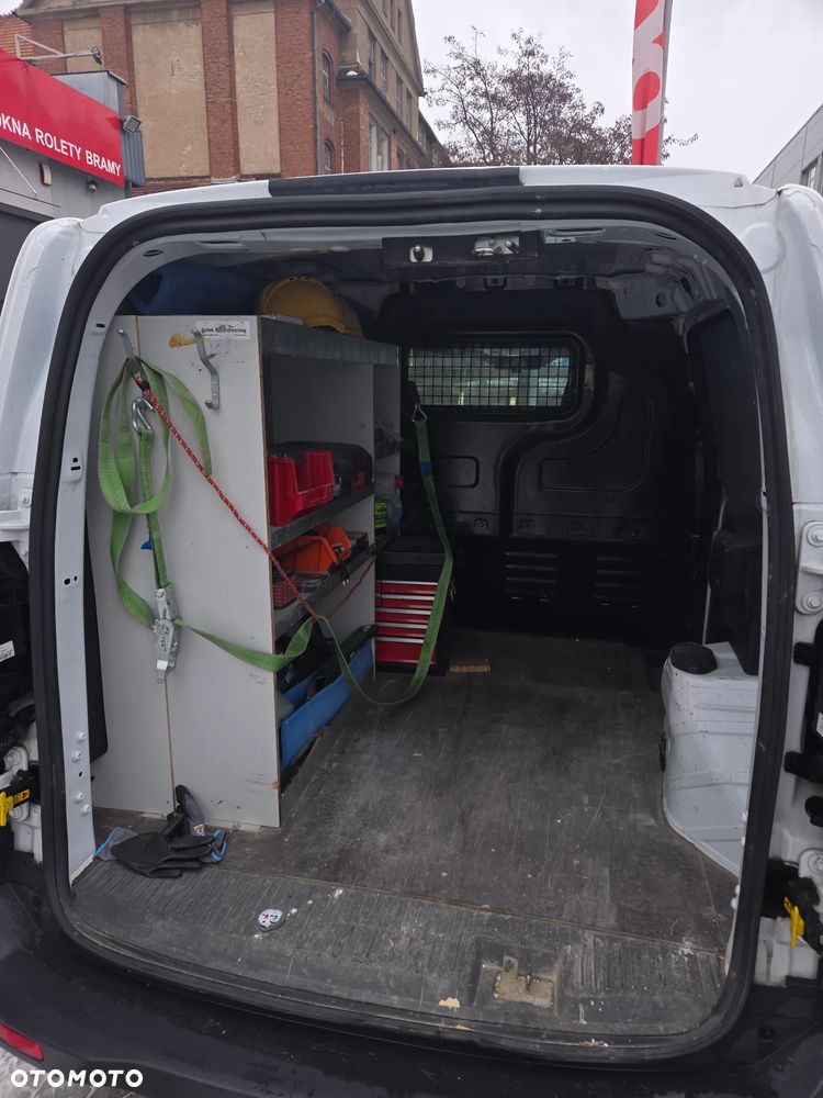 Ford Transit Courier - 9