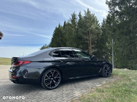 BMW Seria 5 M550i xDrive sport - 17