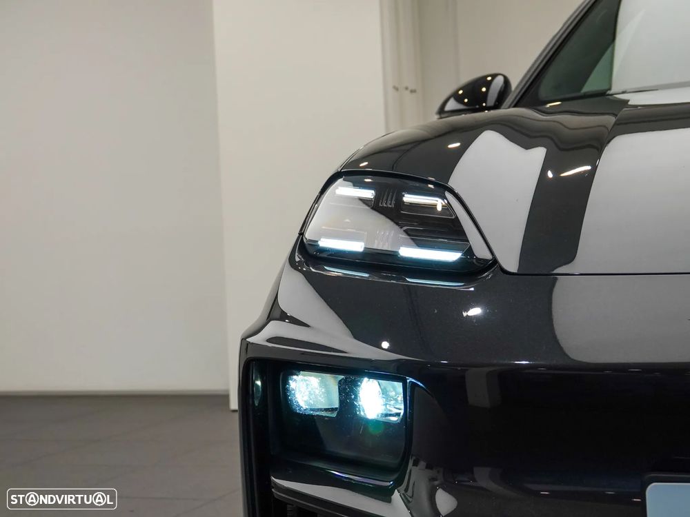 Porsche Macan Electric Turbo - 12