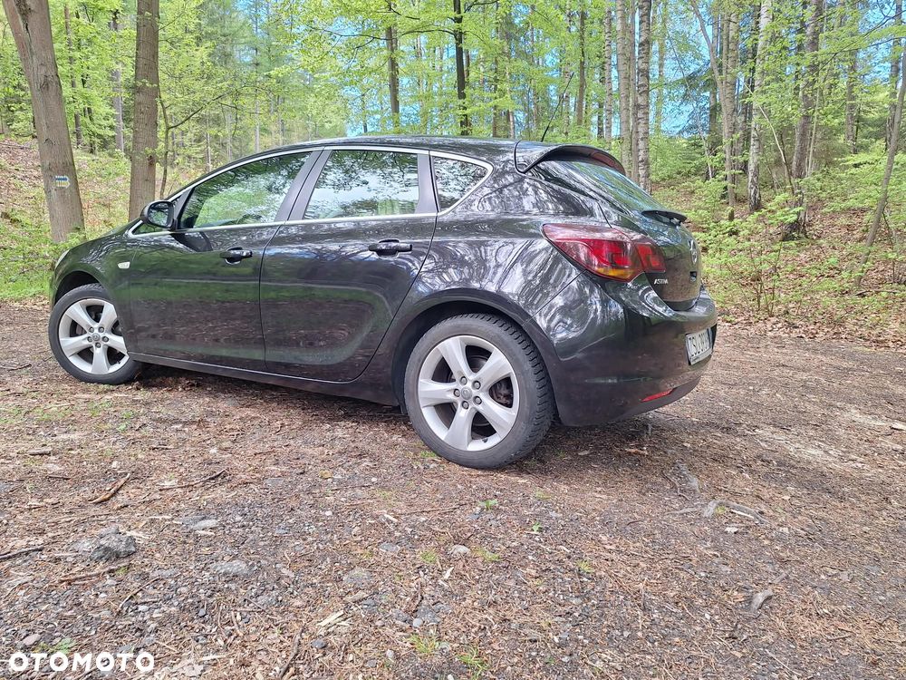 Opel Astra 1.3 CDTI Cosmo ecoFLEX - 2