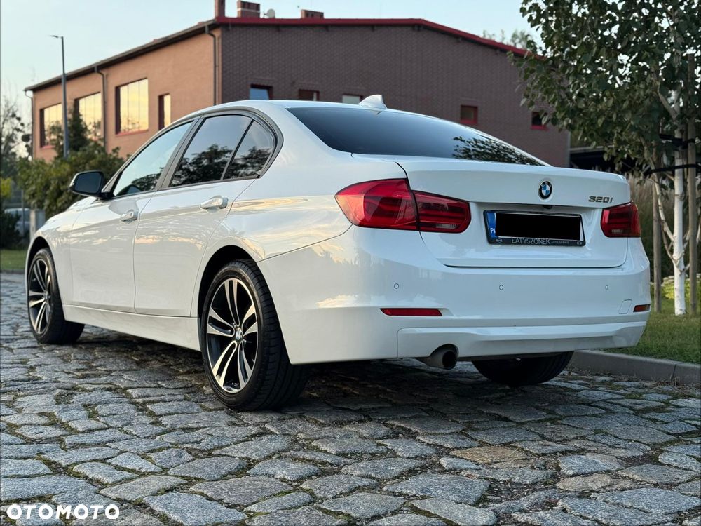 BMW Seria 3 320i Edition Luxury Line Purity - 11