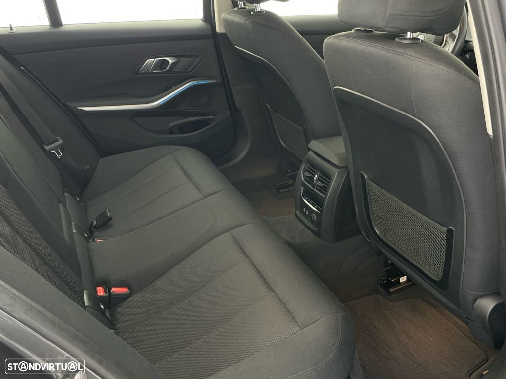 BMW 330 e Auto - 25