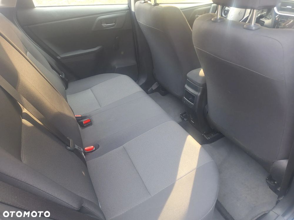 Toyota Auris 1.33 VVT-i Active - 4