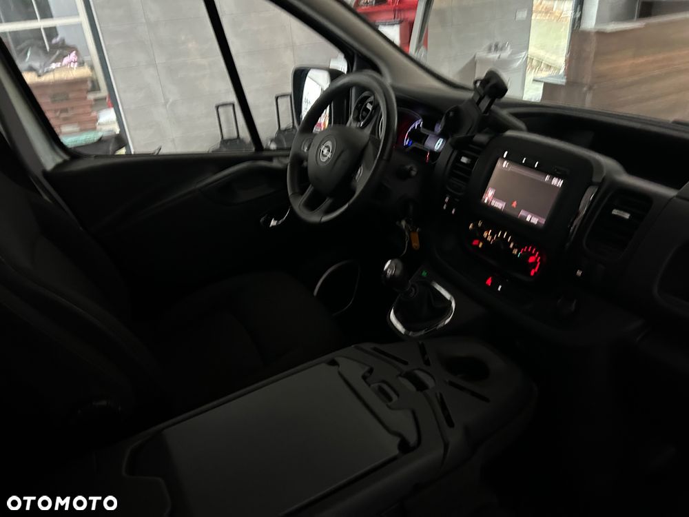Opel Vivaro - 24
