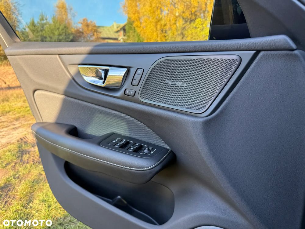 Volvo S60 T5 AWD R-Design - 30